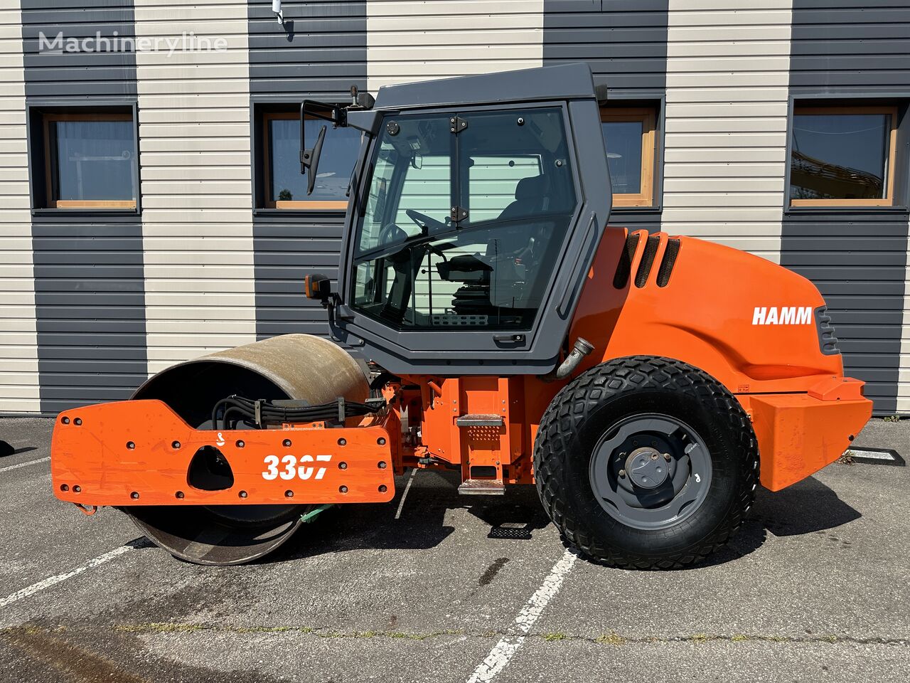 Hamm 3307 single drum compactor