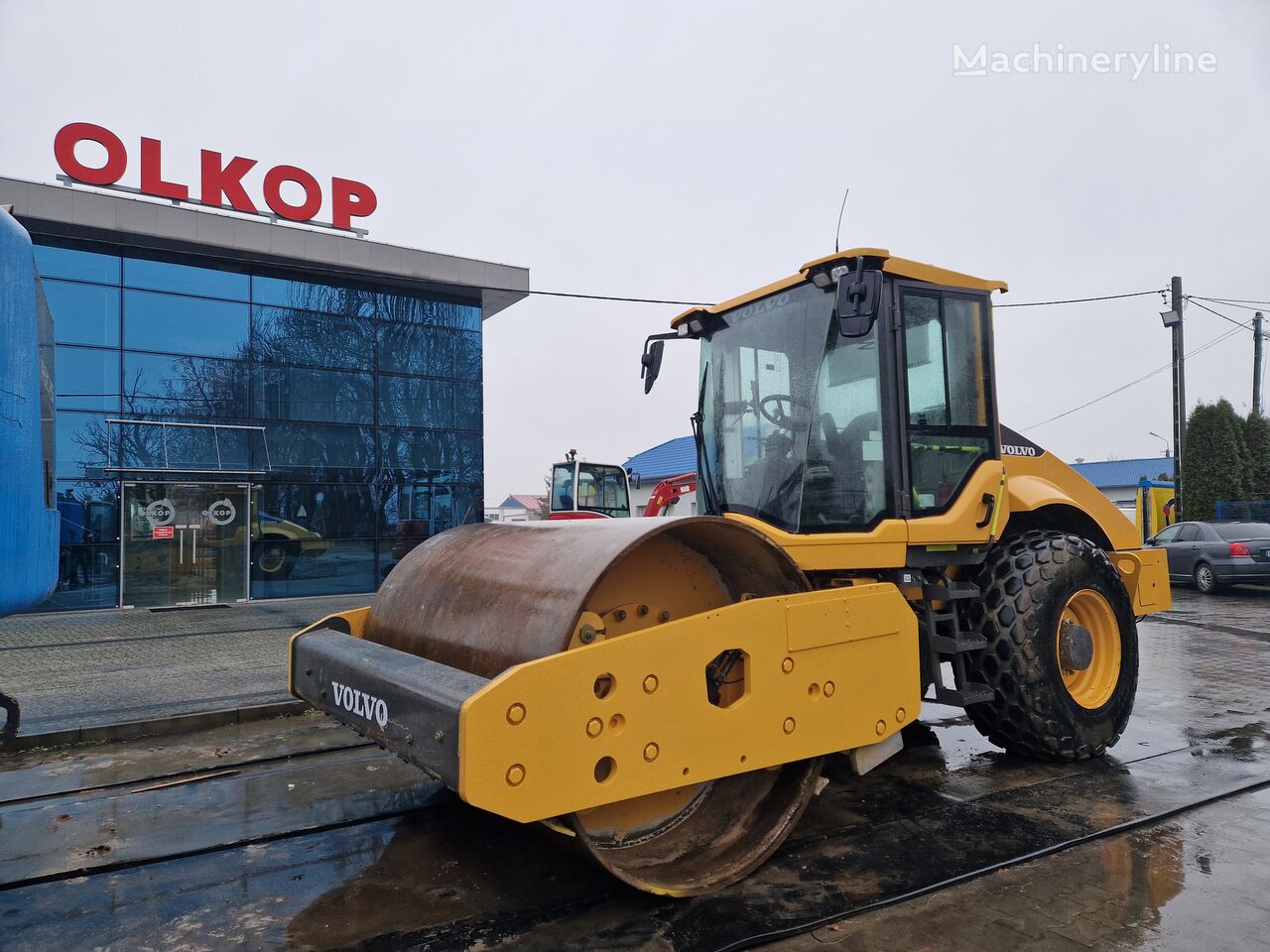 Volvo SD135B single drum compactor