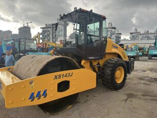 XCMG XS143J single drum compactor