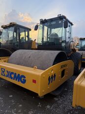 XCMG XS143J compactador de tierra