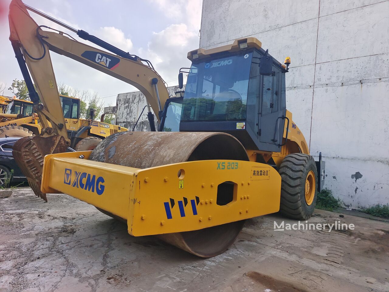 مدحلة لأعمال دك التربة XCMG XS203J - Machineryline