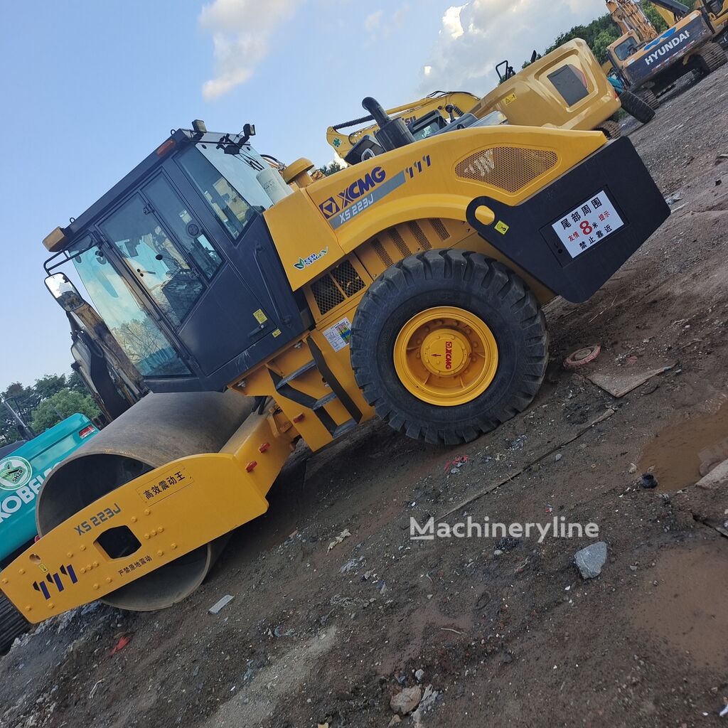XCMG XS223J single drum compactor - Machineryline