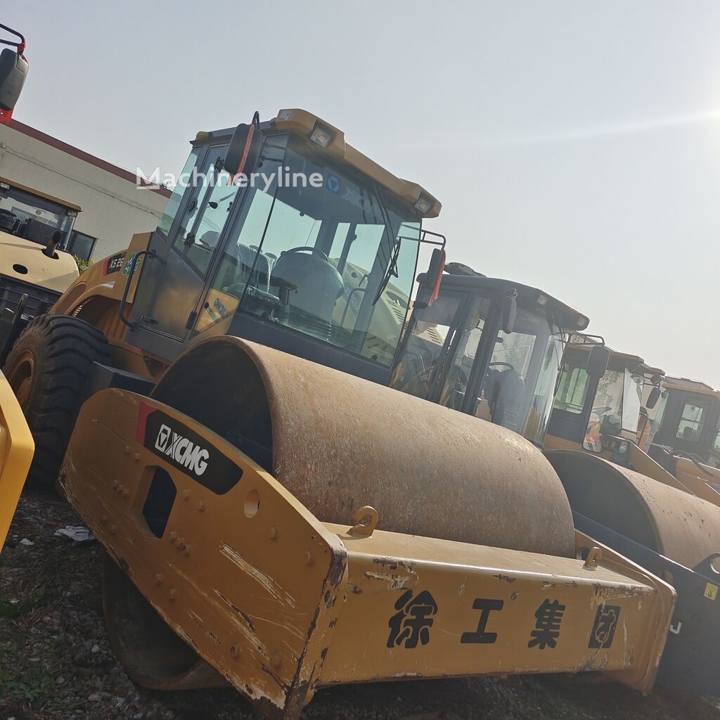 مدحلة لأعمال دك التربة XCMG XS263J - Machineryline