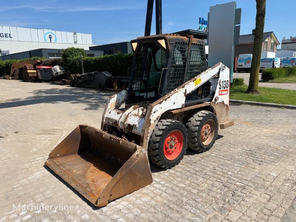 Bobcat S130 minicargadora