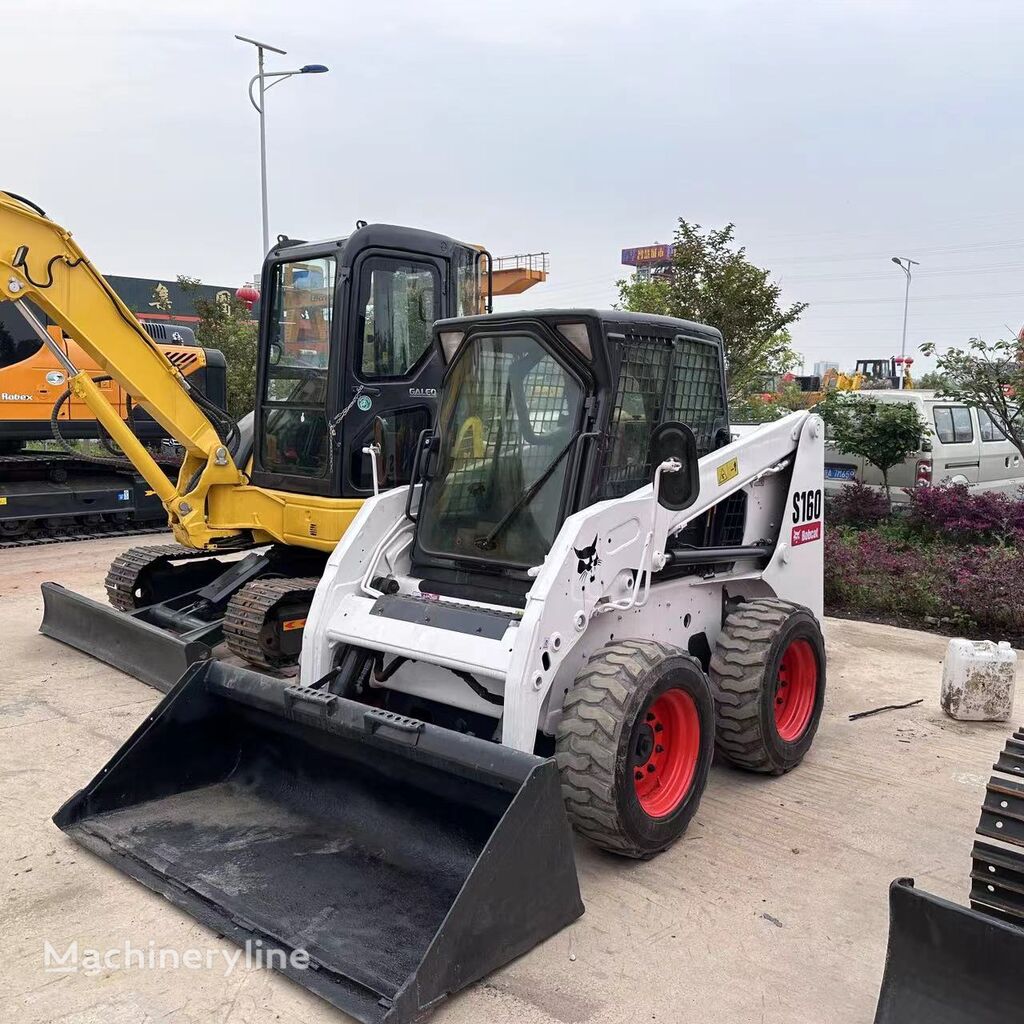 جرافة انزلاقية التوجيه Bobcat S160