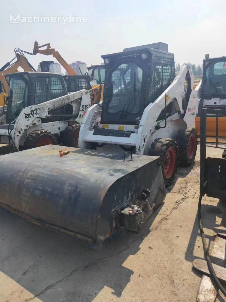 جرافة انزلاقية التوجيه Bobcat S18