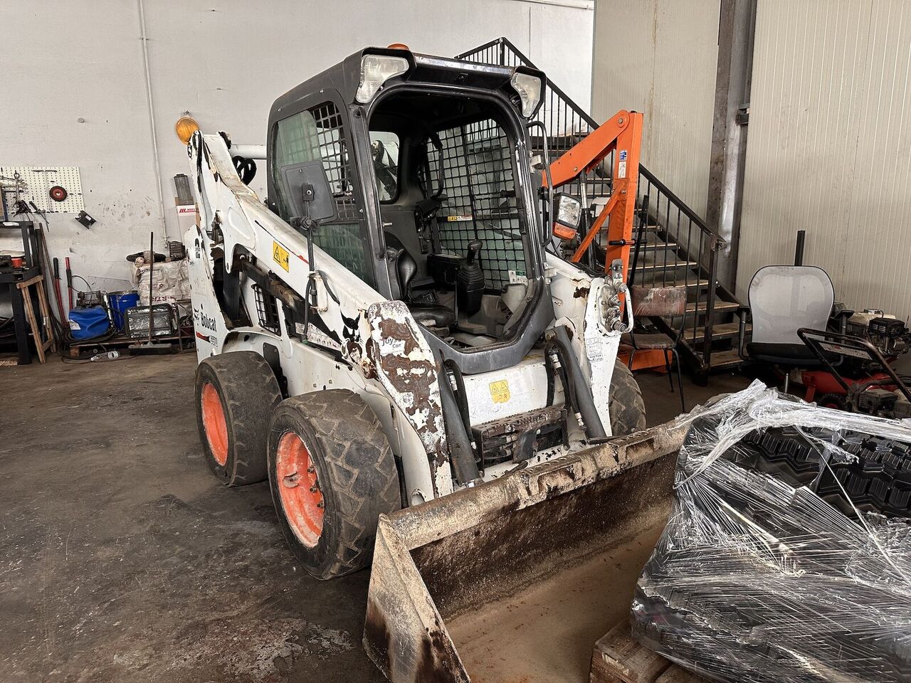 جرافة انزلاقية التوجيه Bobcat S570