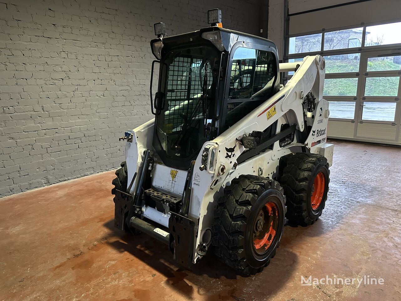 máy xúc lật đổ ngược Bobcat S650