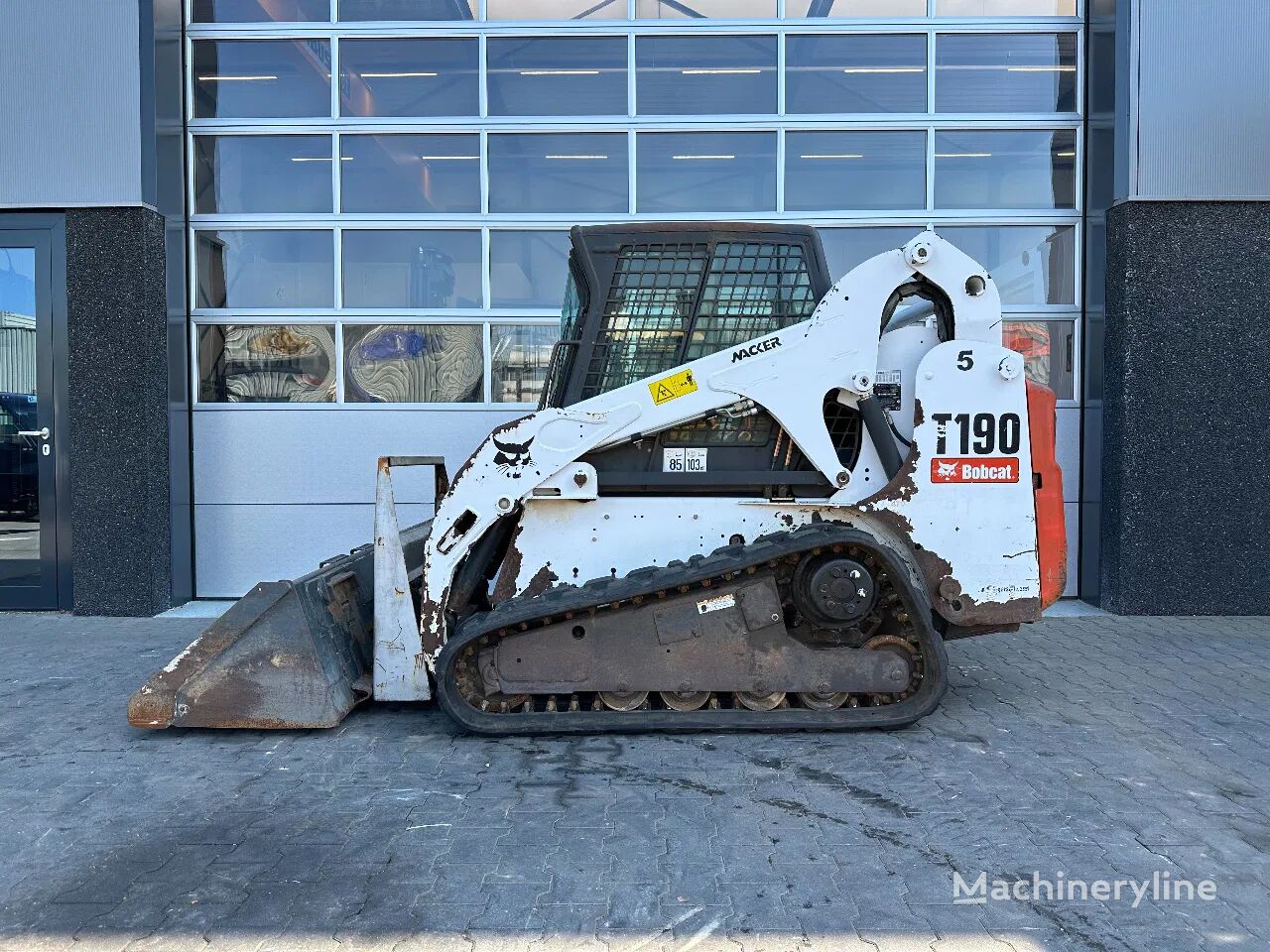 جرافة انزلاقية التوجيه Bobcat T190 - Highflow