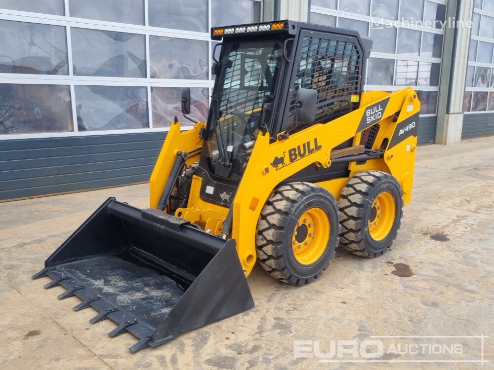 новый мини-погрузчик Bull AV490