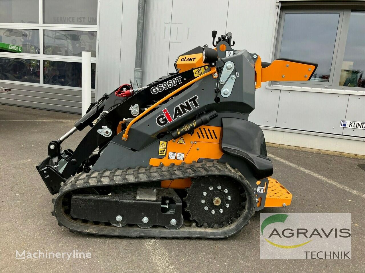 Giant GS950T skid steer