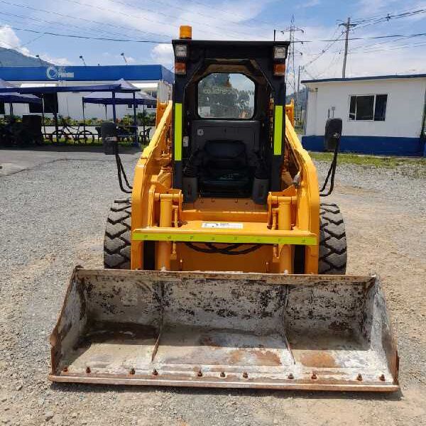 Hyundai HSL850-7A skid steer