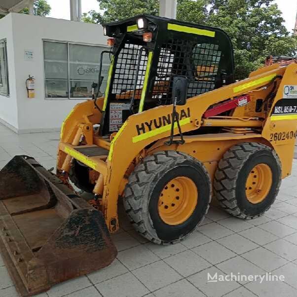 Hyundai HSL850-7A skid steer