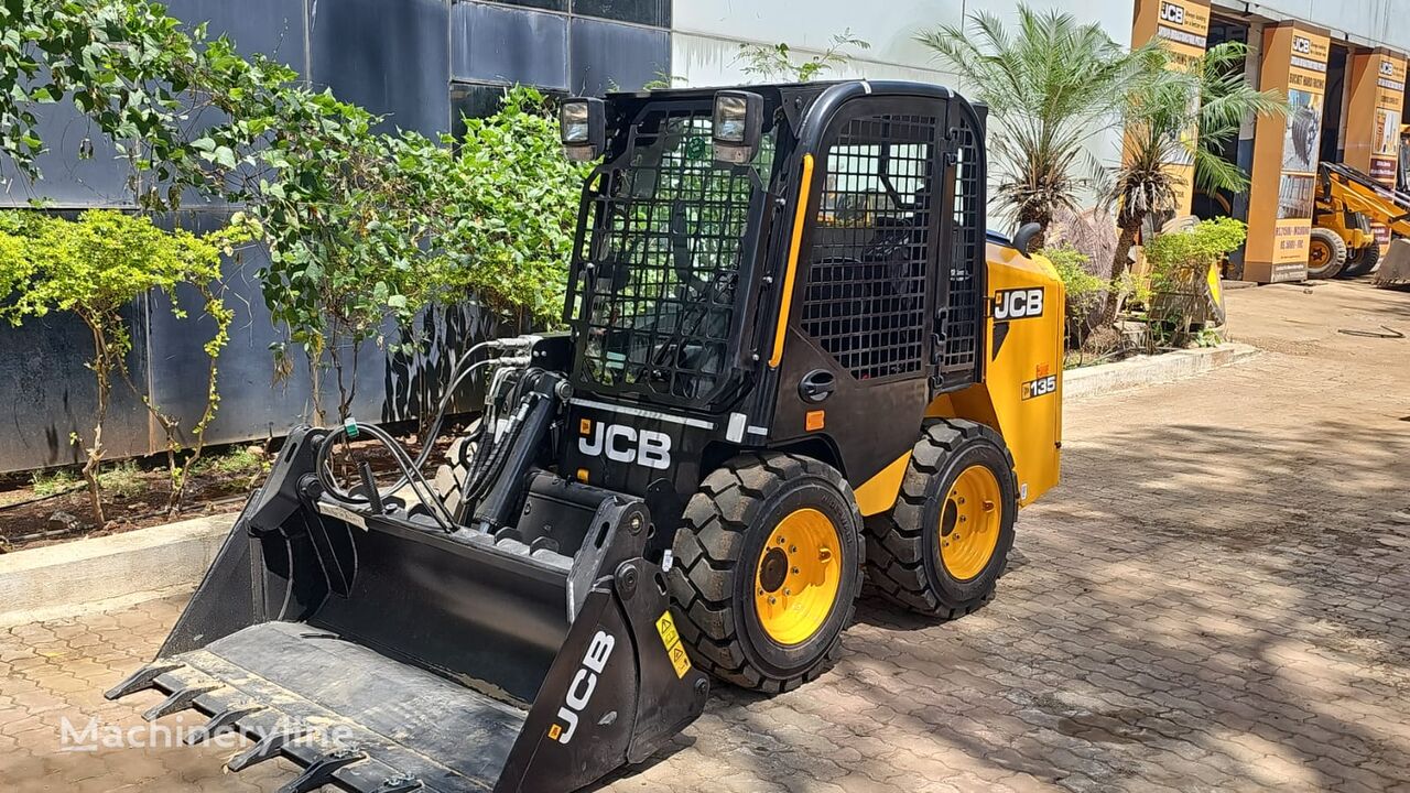 новый мини-погрузчик JCB Robot 135