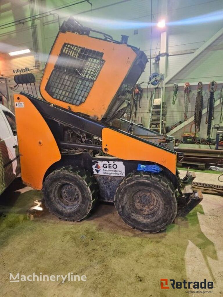 Mustang 2076 skid steer