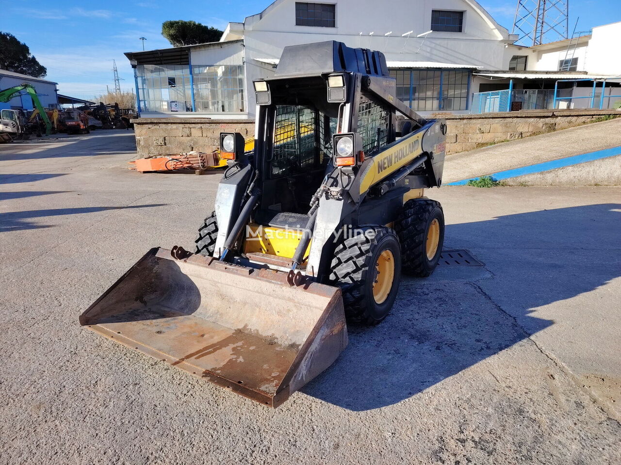 New Holland L185 mini iekrāvējs