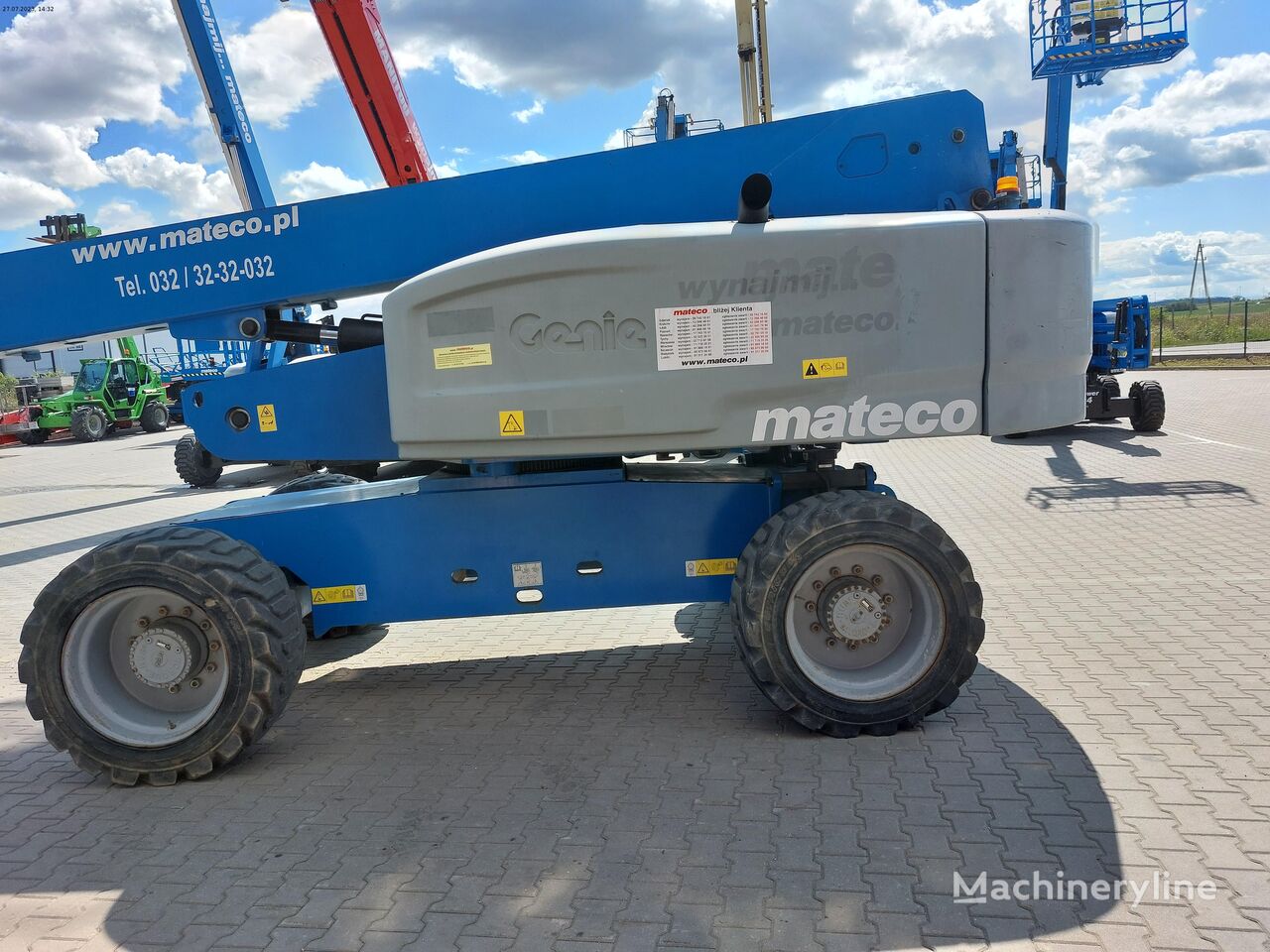 Genie S-85 telescopic boom lift