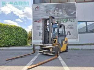 chargeuse articulée télescopique Caterpillar gp25ntd