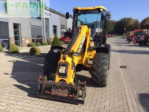 جرافة ذات عجلات تلسكوبية JCB tm220