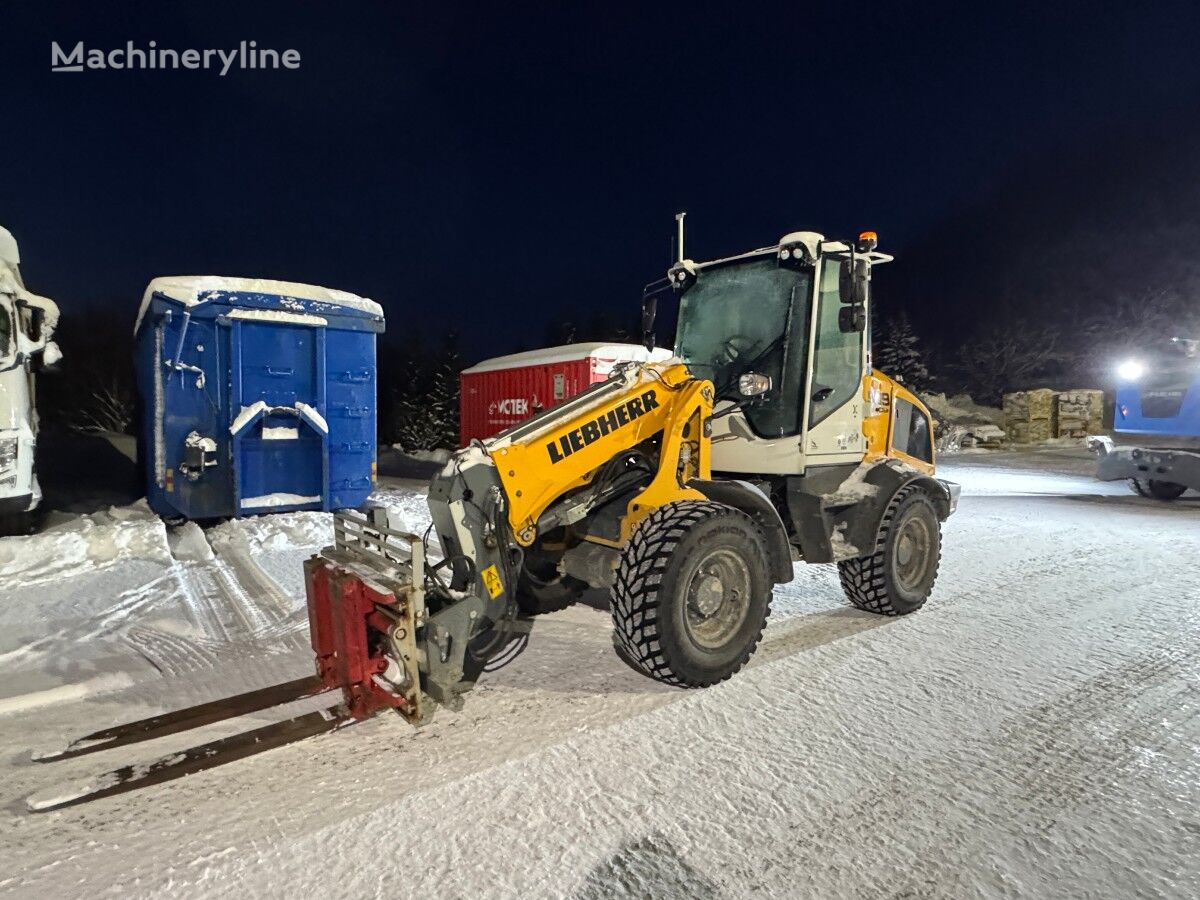 chargeuse articulée télescopique Liebherr L509 Teleskoptruck med Durwen DDGK 25 Aggregat med gafler, rotas