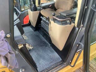 Caterpillar 953 C . track loader
