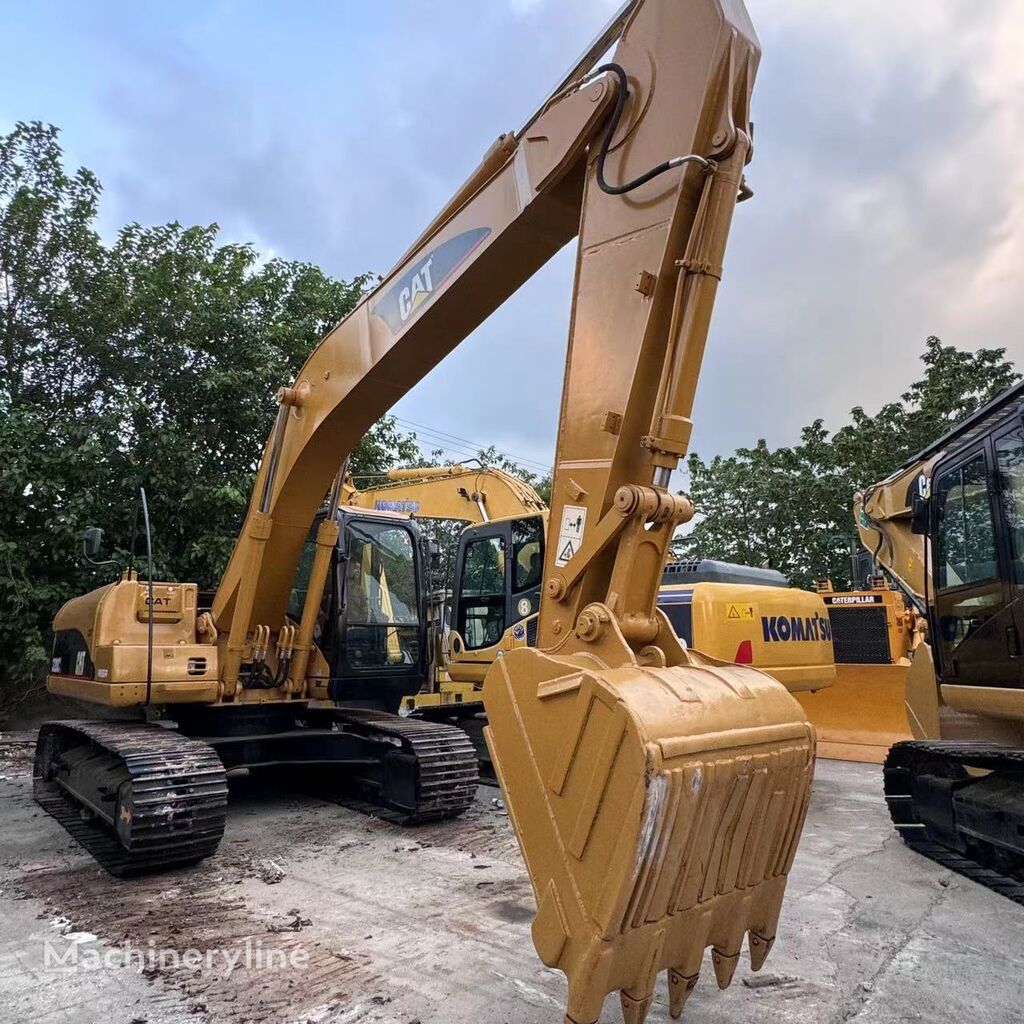 гусеничный экскаватор CAT 320CL