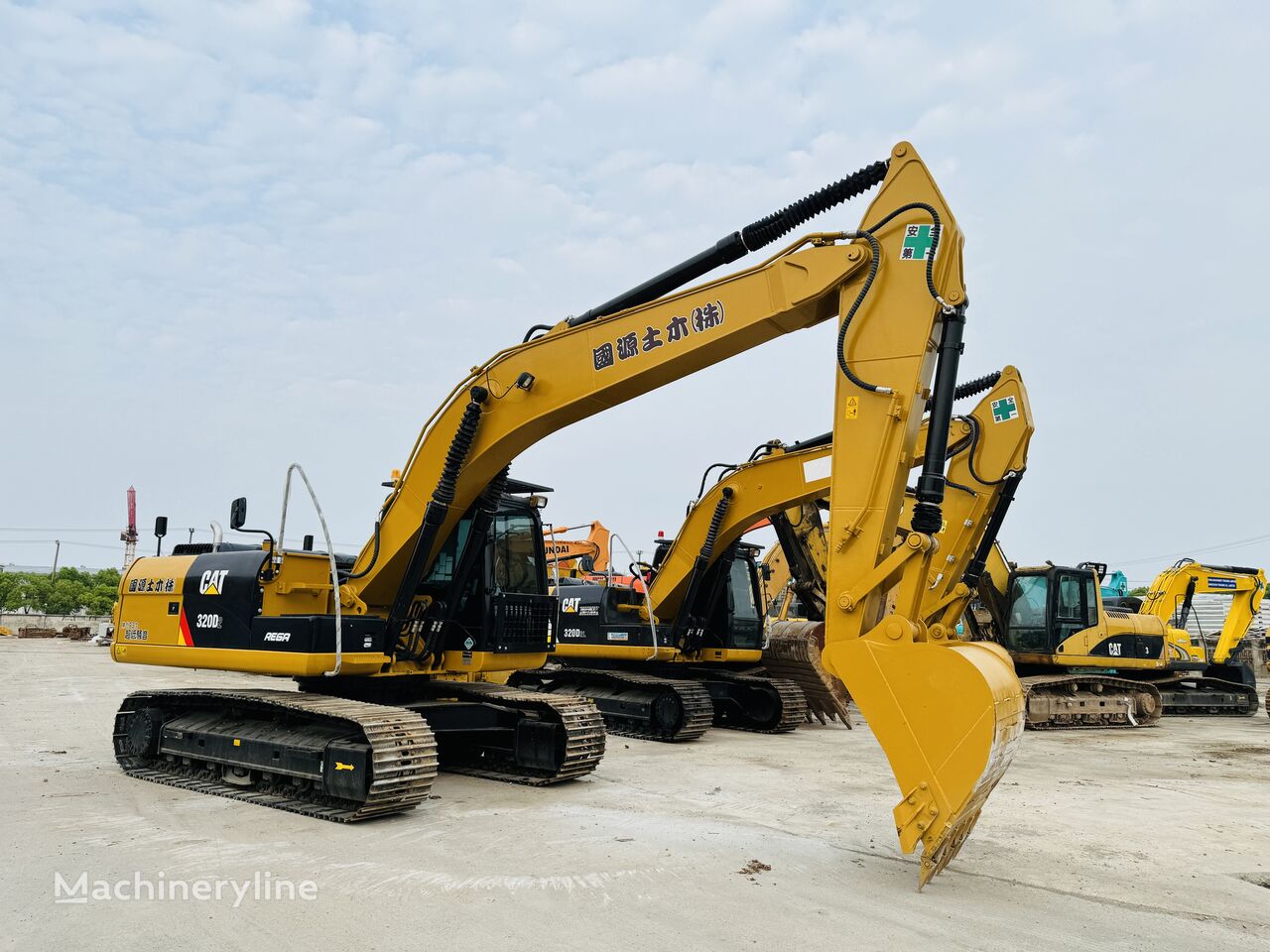 CAT 320D tracked excavator