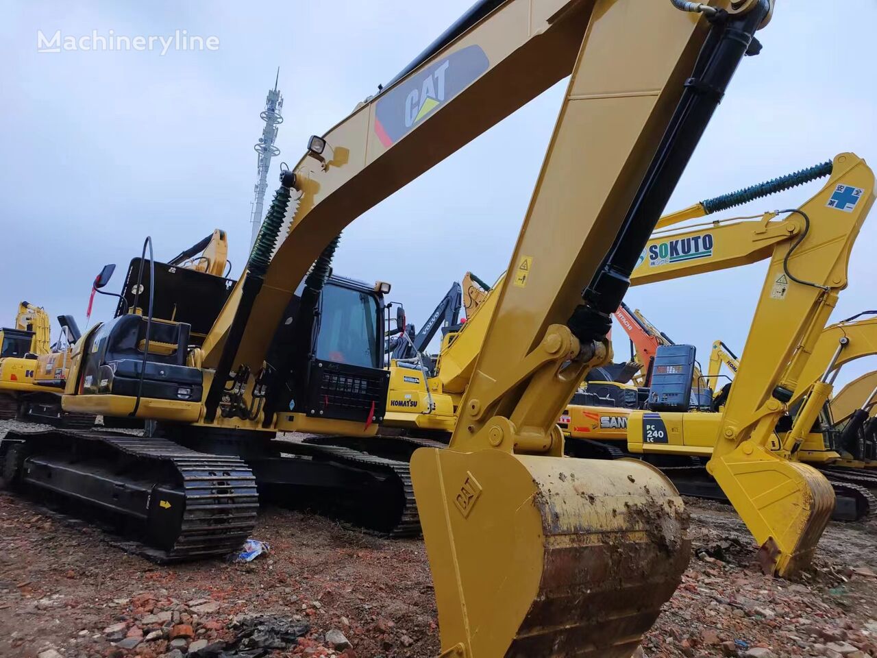 CAT 320D2 tracked excavator