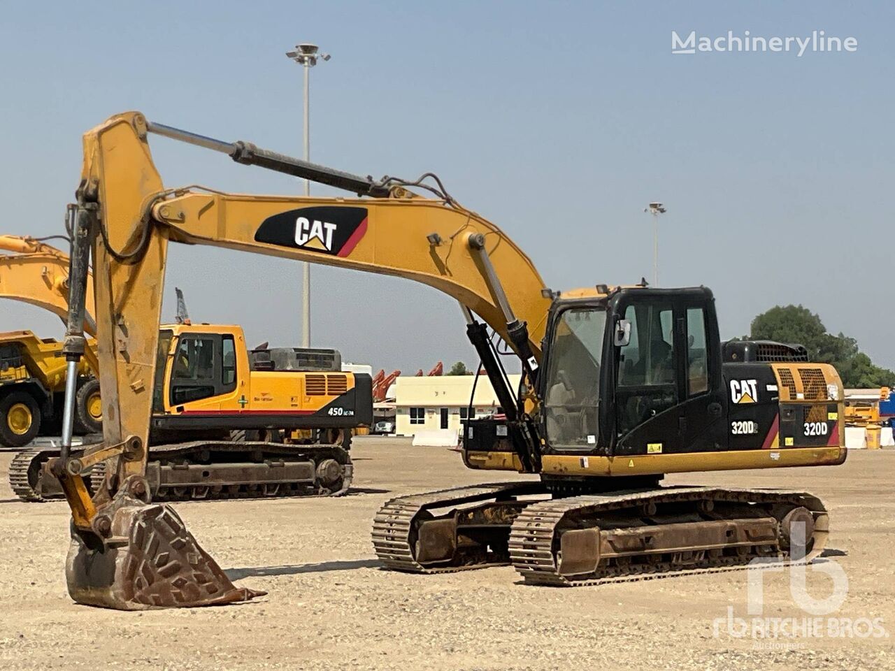 гусеничный экскаватор CAT 320D2