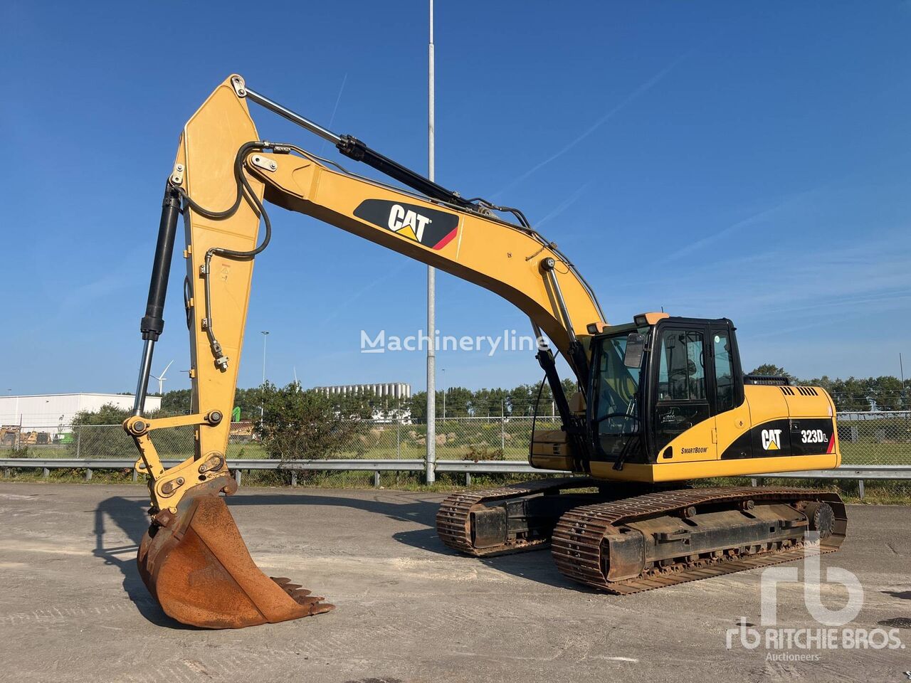 CAT 323D L tracked excavator