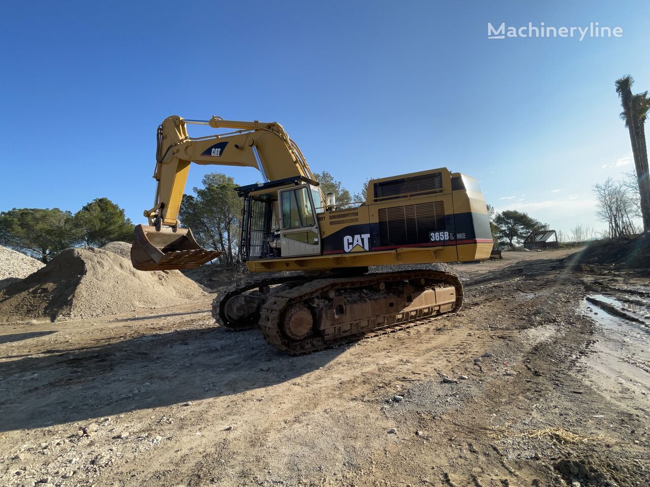 CAT 365B tracked excavator