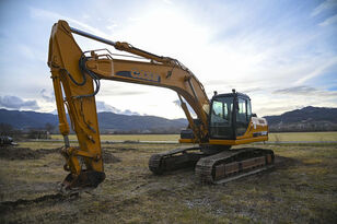 حفارة مجنزرة Case CX240B