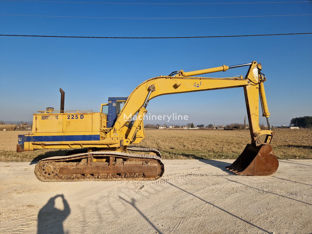 pelle sur chenilles Caterpillar 225 DLC