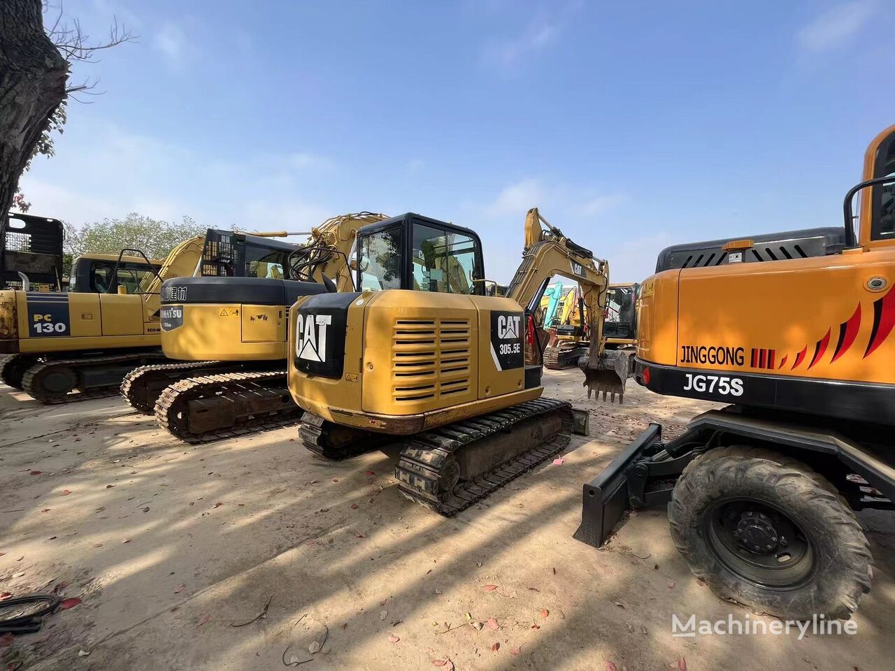 excavator dengan track Caterpillar 305.5E