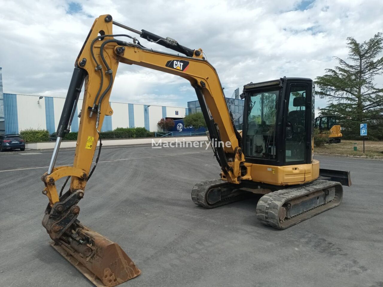 excavator dengan track Caterpillar 305.5E2