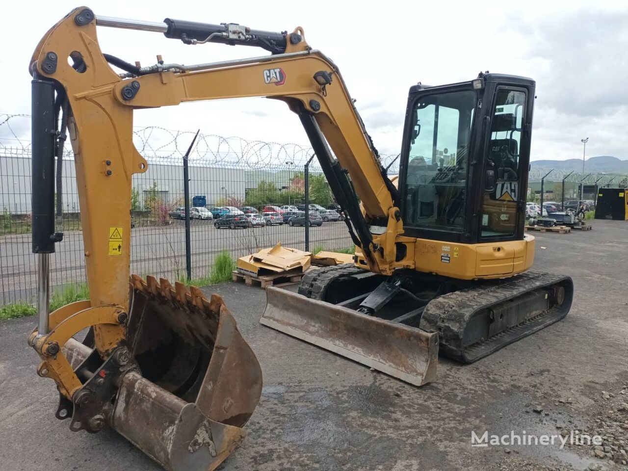 Caterpillar 305.5E2 tracked excavator