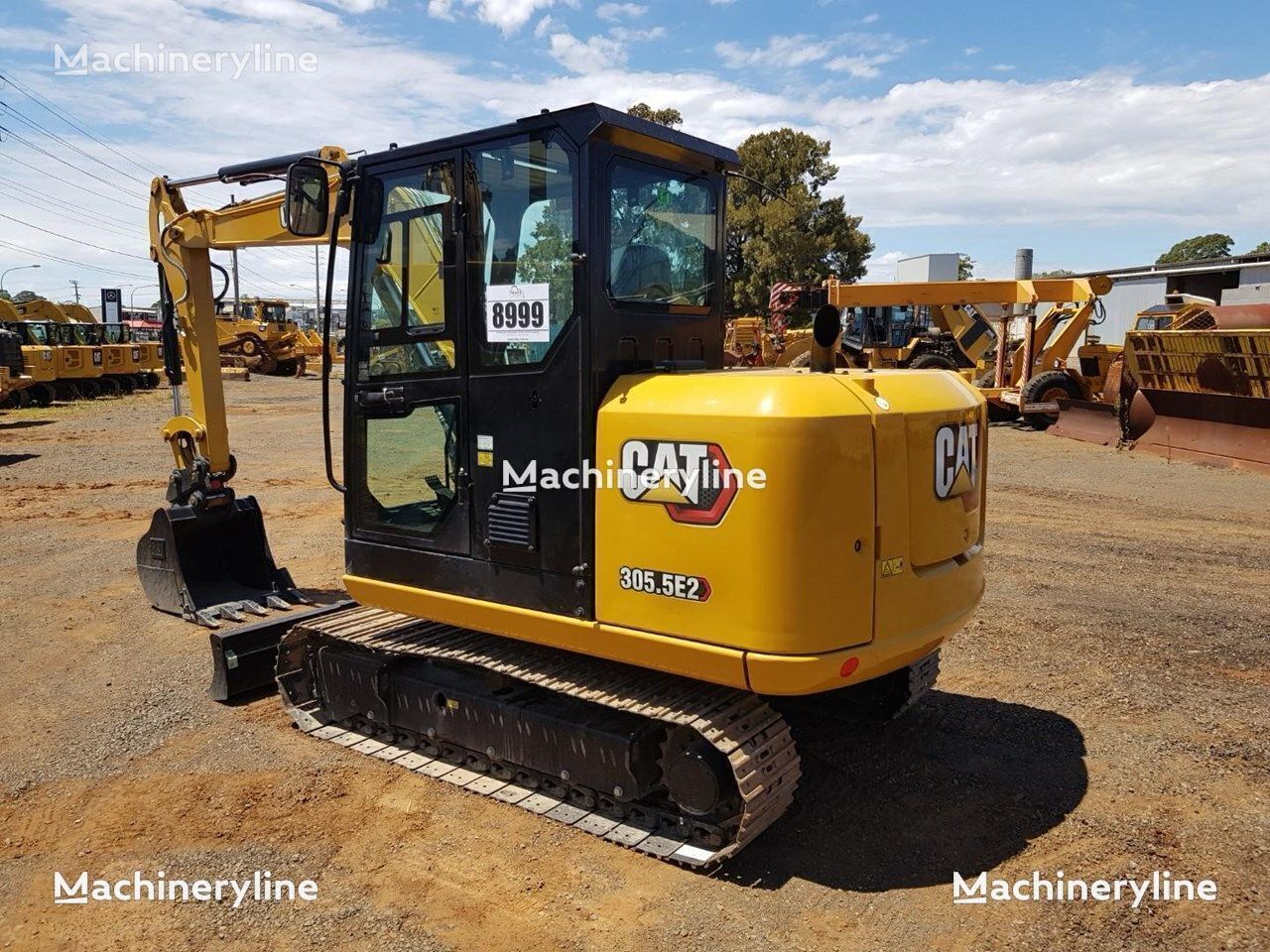 excavator dengan track Caterpillar 305E2