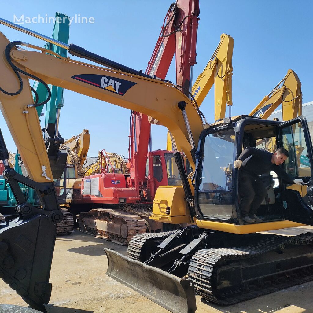 excavator dengan track Caterpillar 312C / 312D baru