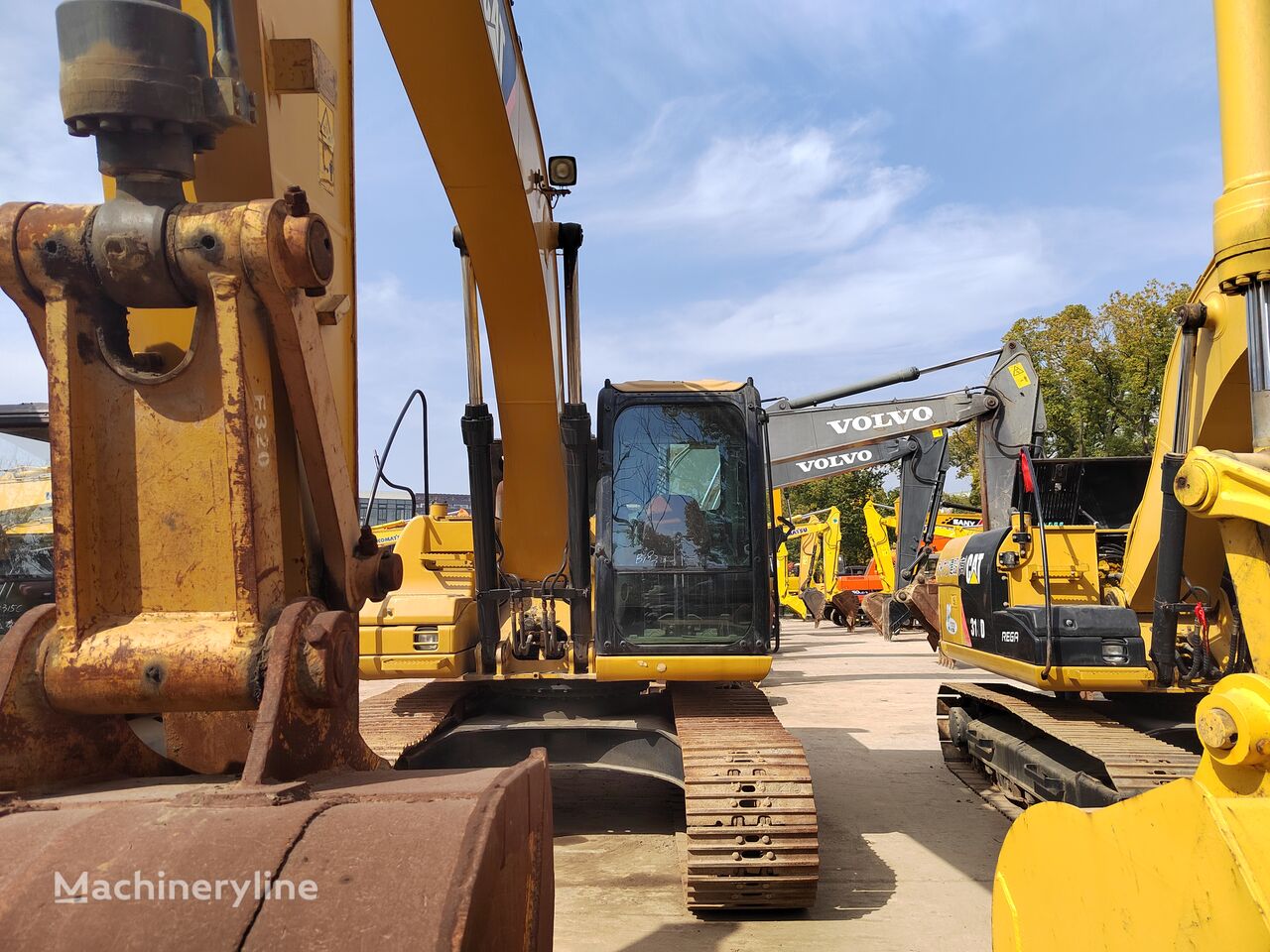 Caterpillar 315DL tracked excavator