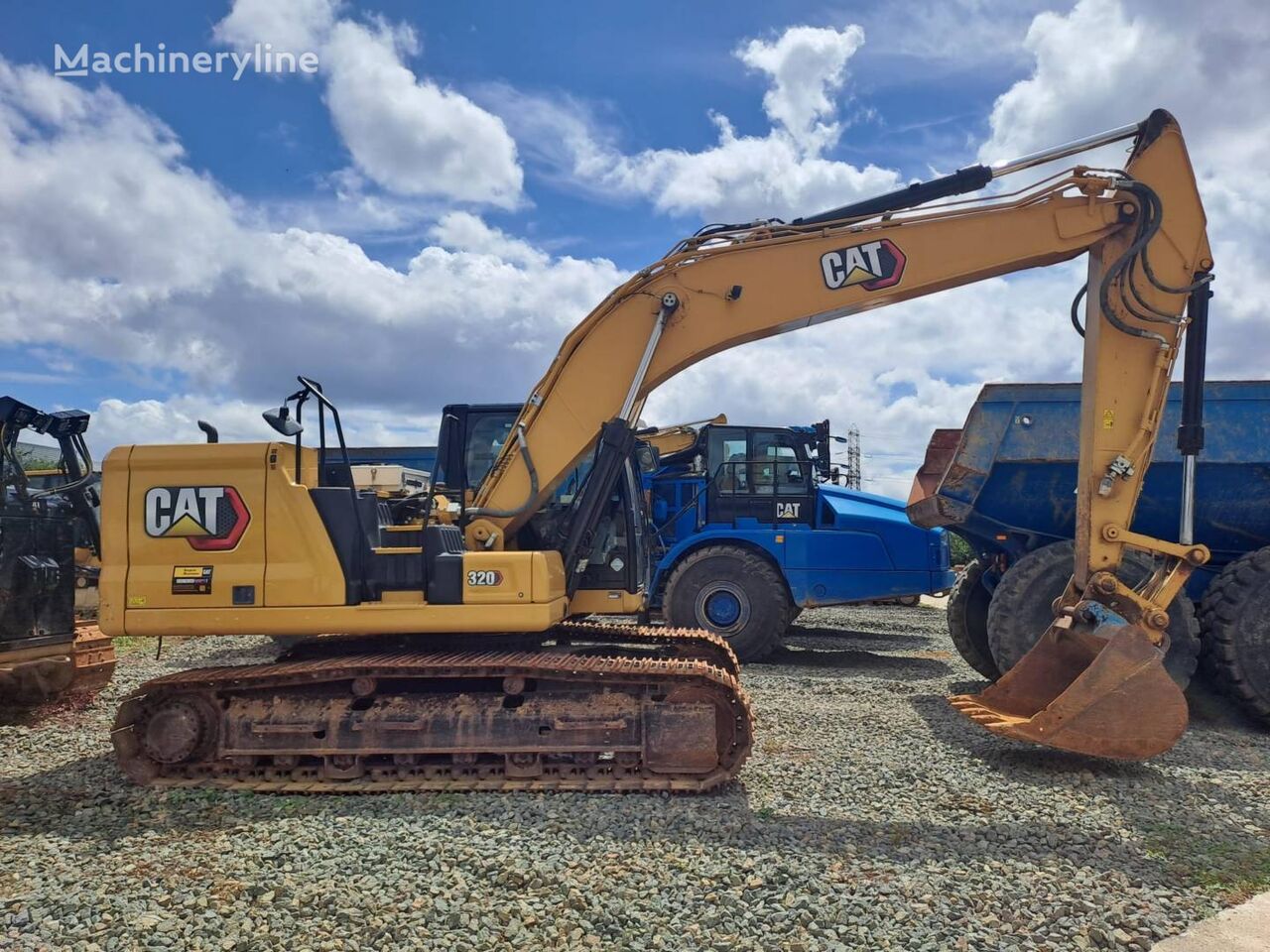 Caterpillar 320 tracked excavator