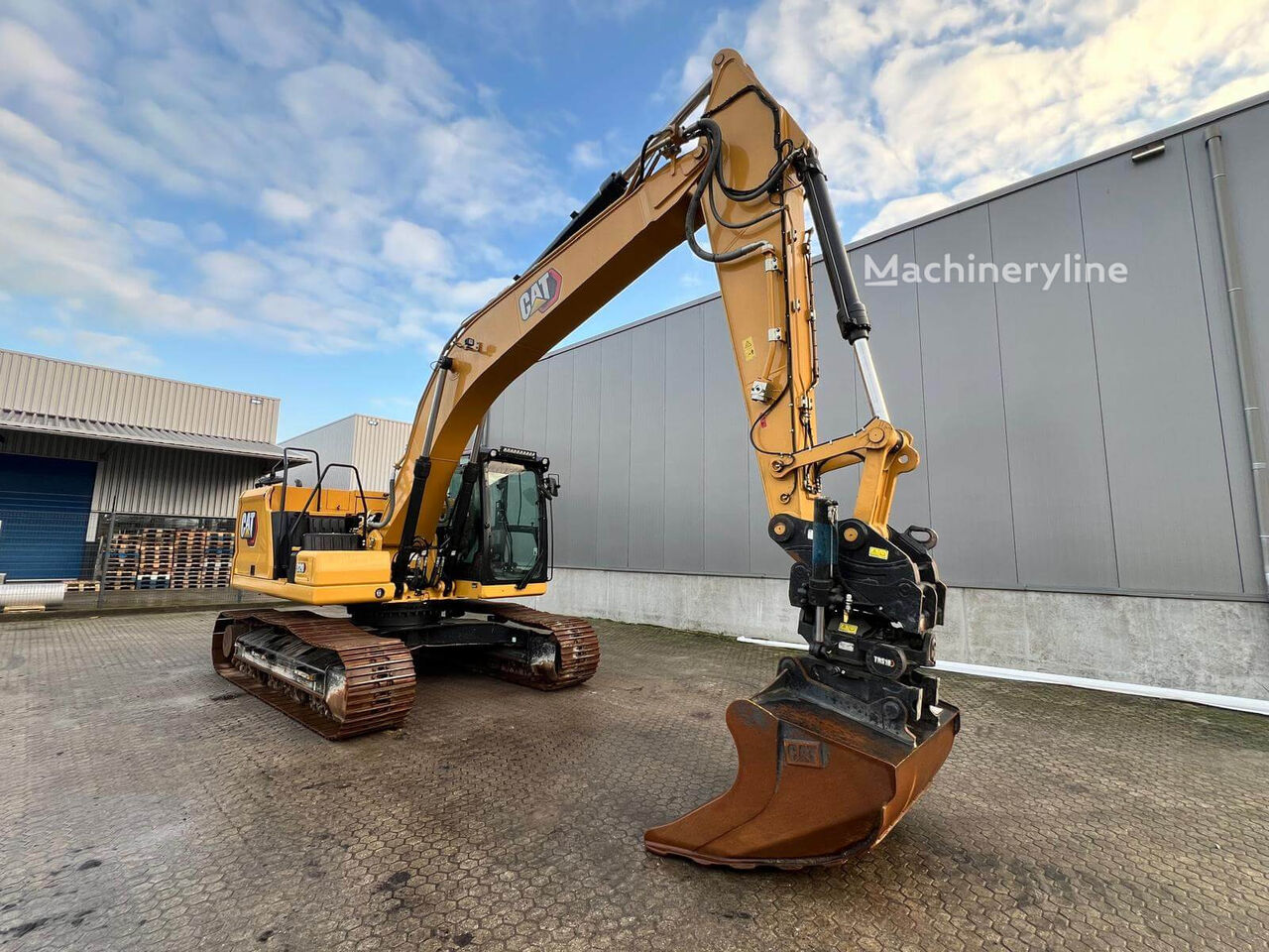 Caterpillar 320-07 tracked excavator