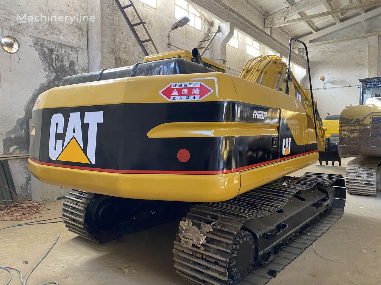 Caterpillar 320B tracked excavator