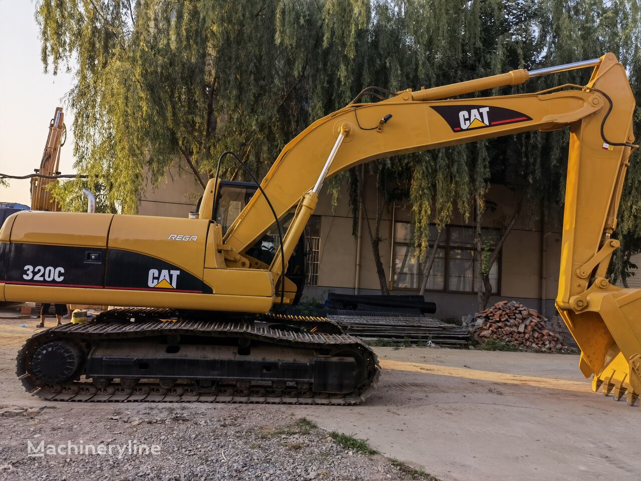 excavator dengan track Caterpillar 320C