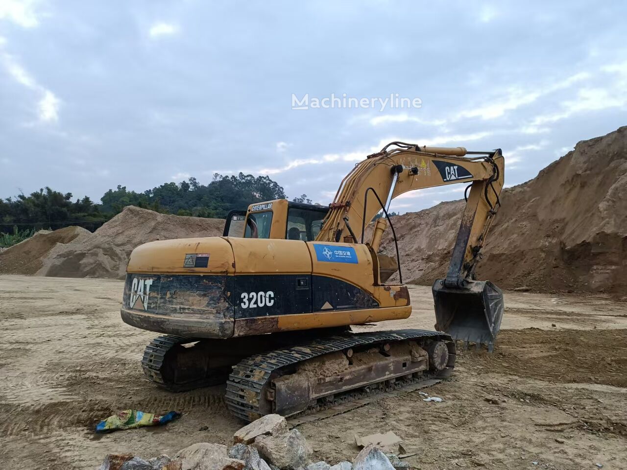 Caterpillar 320C tracked excavator