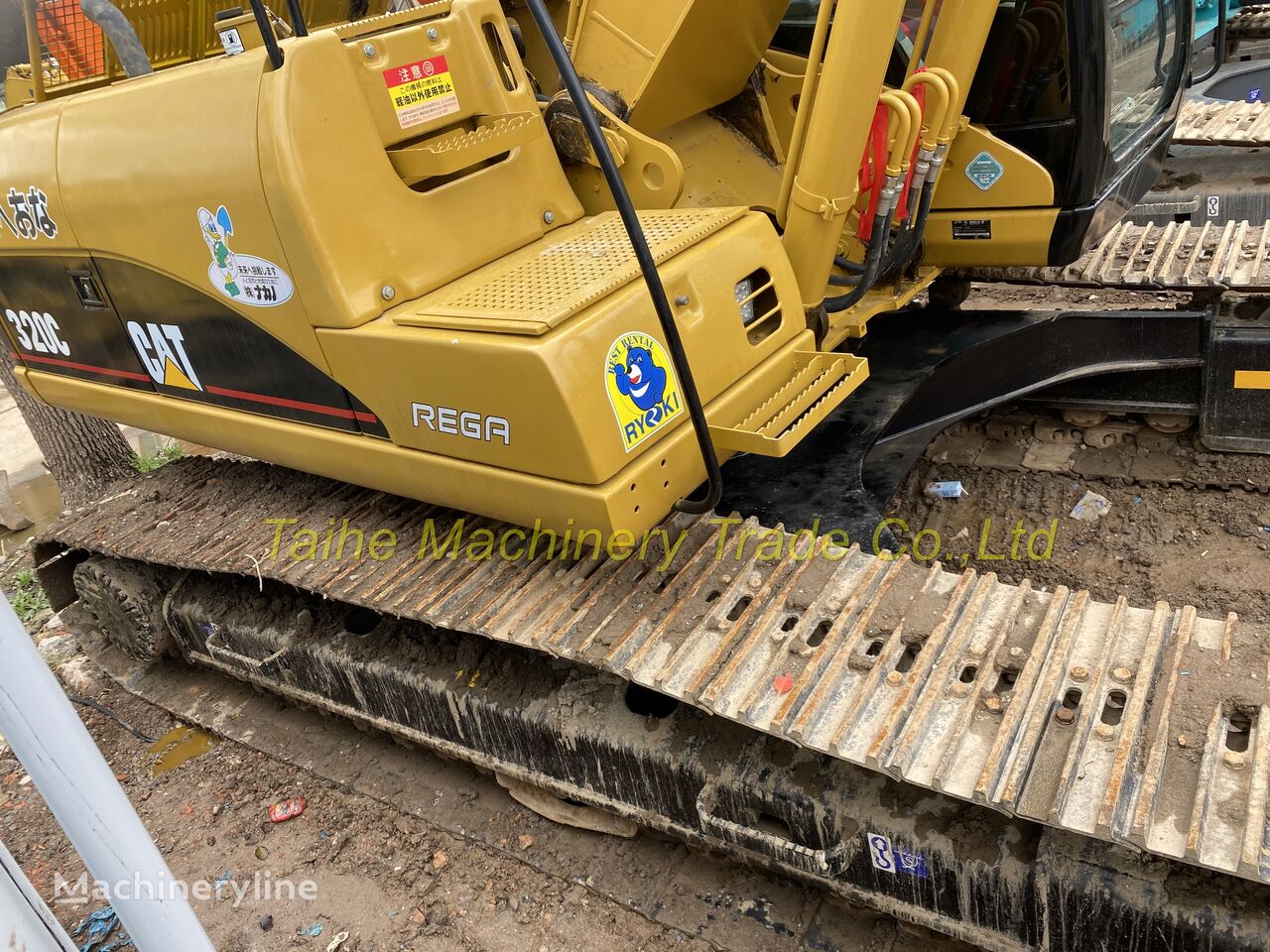 Caterpillar 320CL tracked excavator