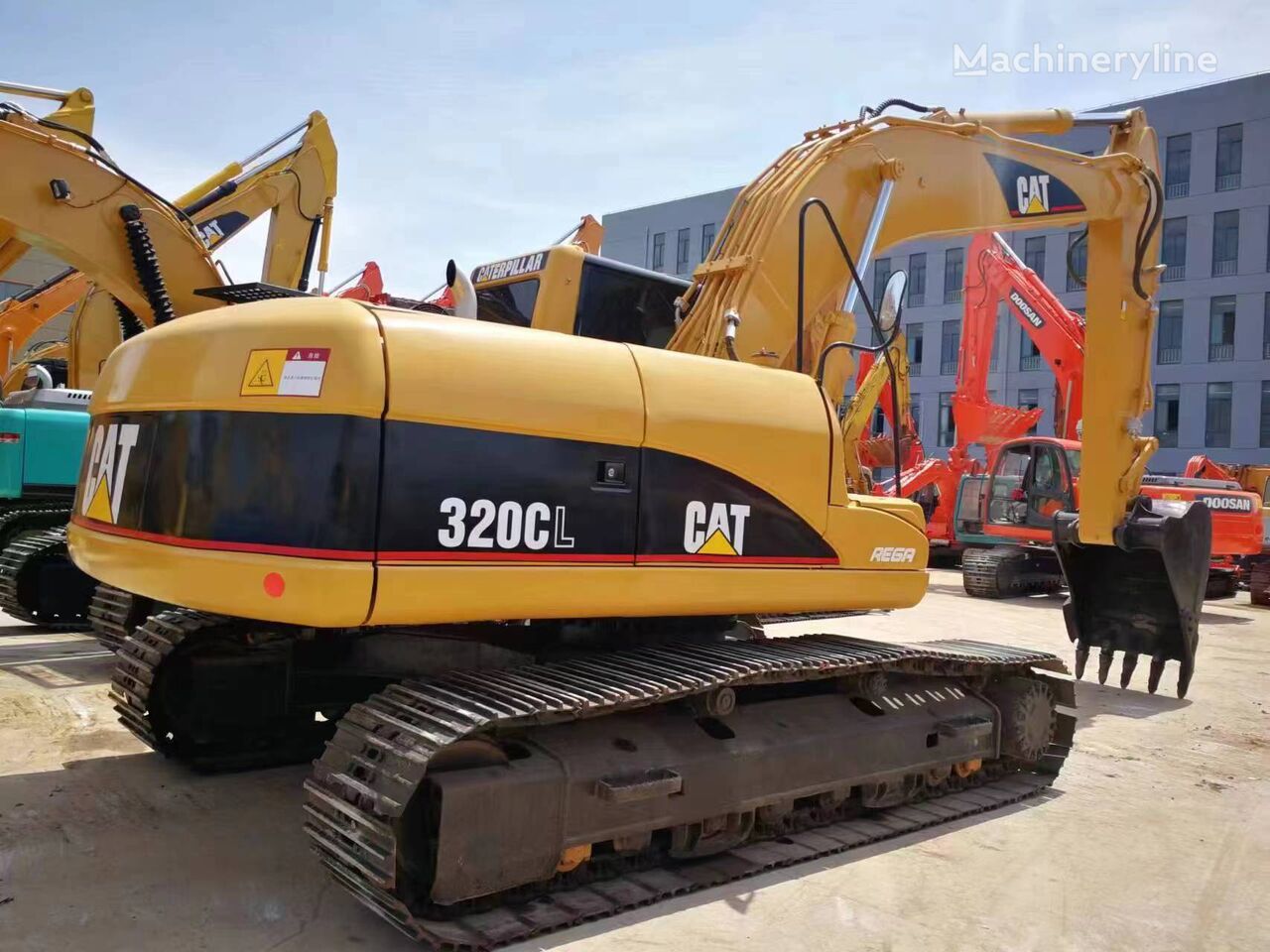 حفارة مجنزرة Caterpillar 320CL