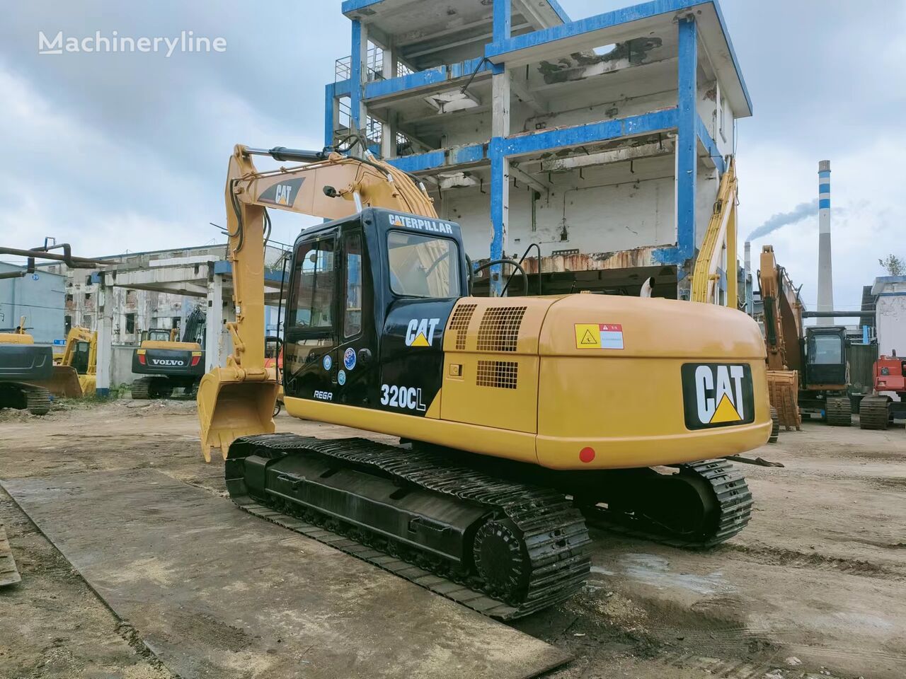 Caterpillar 320CL tracked excavator