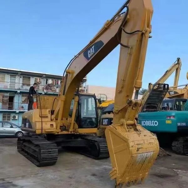 Caterpillar 320CL tracked excavator