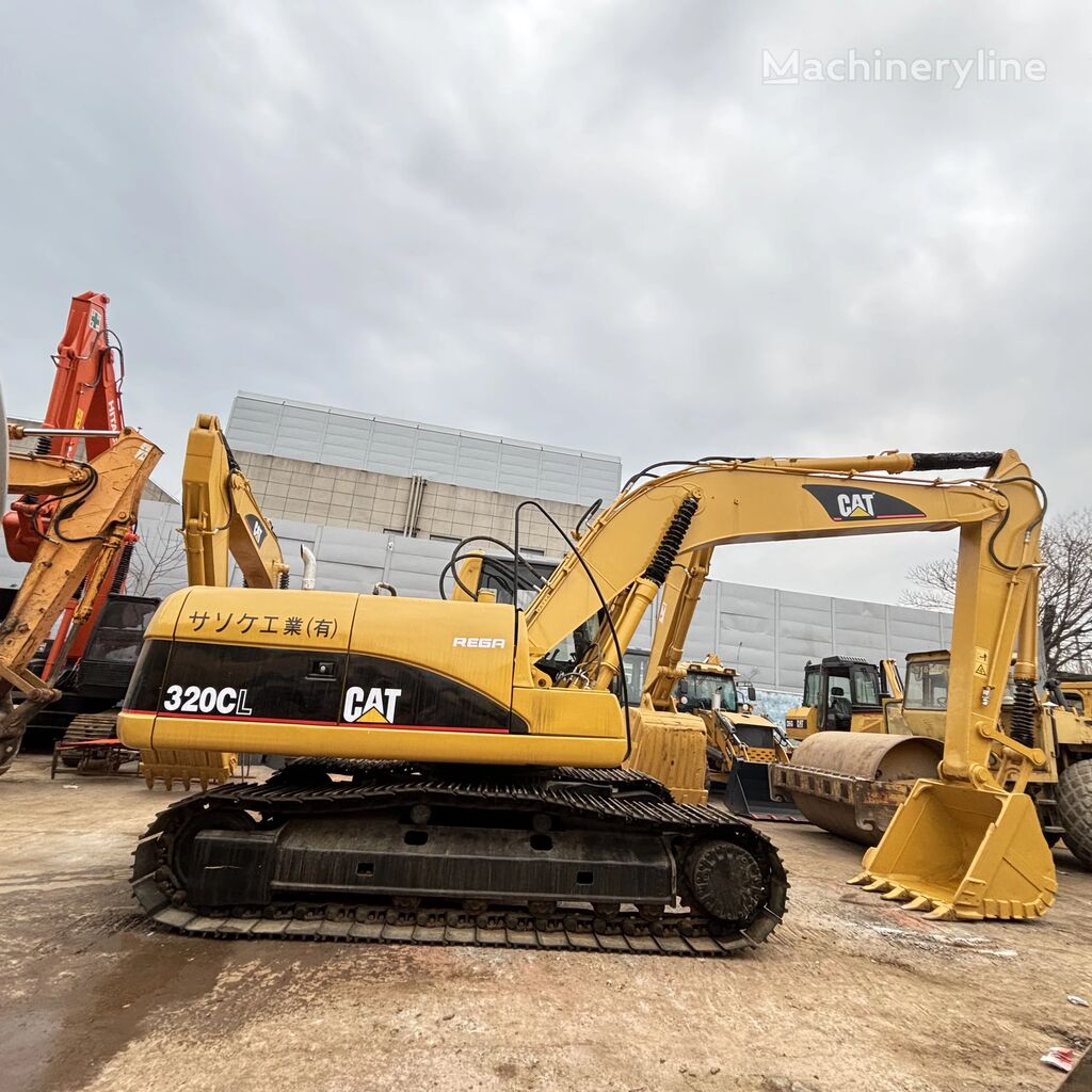 new Caterpillar 320CL tracked excavator