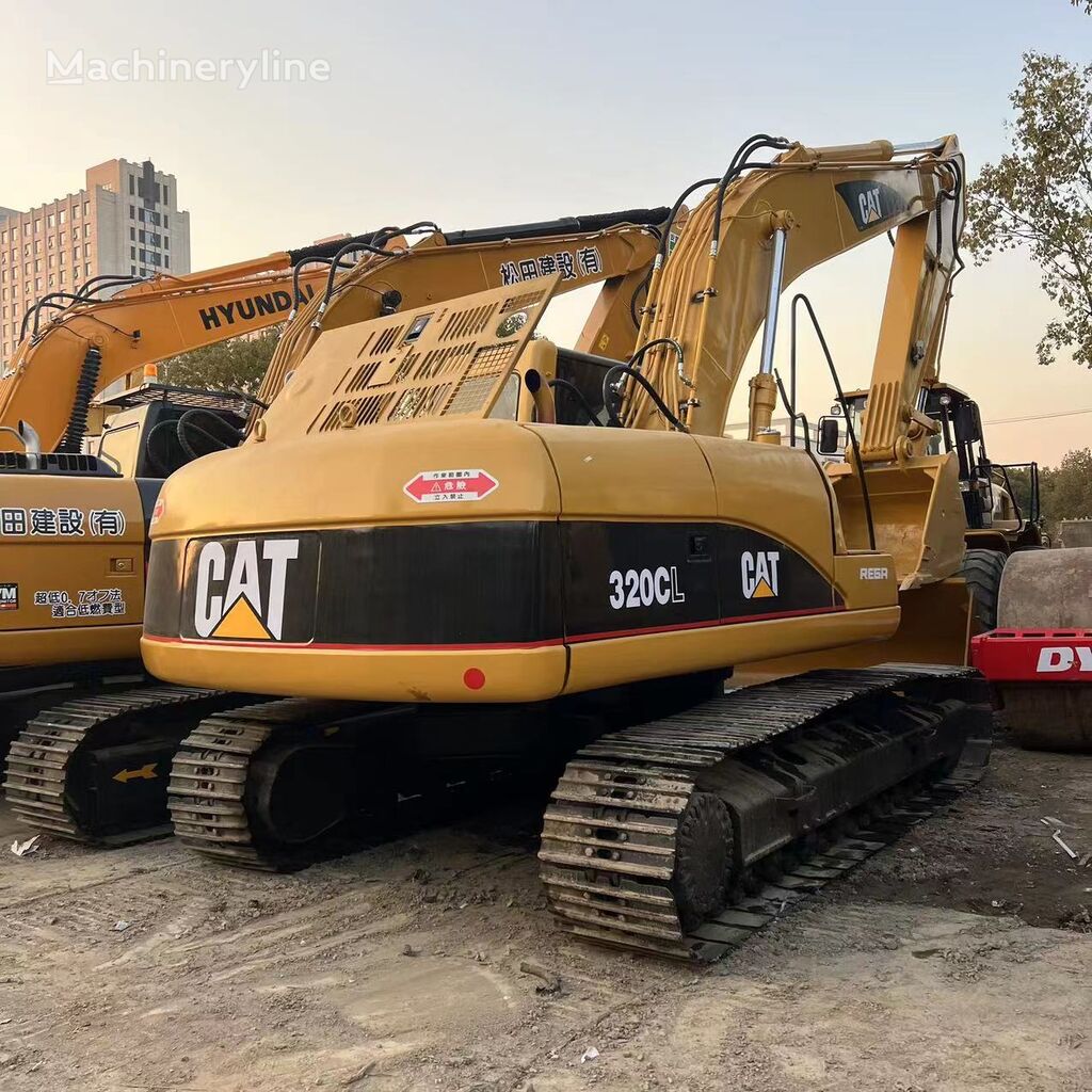 Caterpillar 320CL tracked excavator